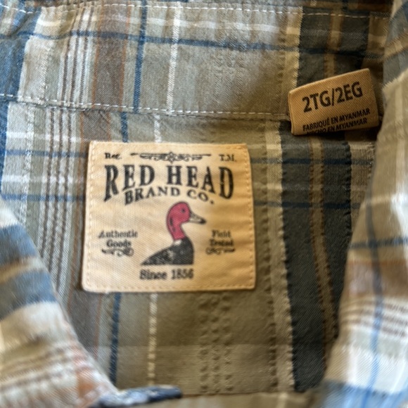 RedHead Seersucker Short-Sleeve Button-Down Shirt - Picture 2 of 7